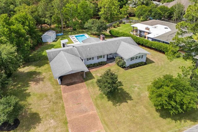 15 Star Lake Dr, Pensacola, FL 32507