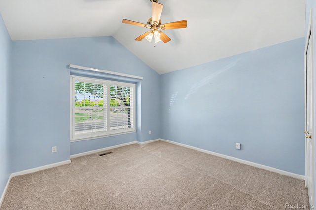 6670 Lexington Avenue S, Shelby Charter Township, MI 48317