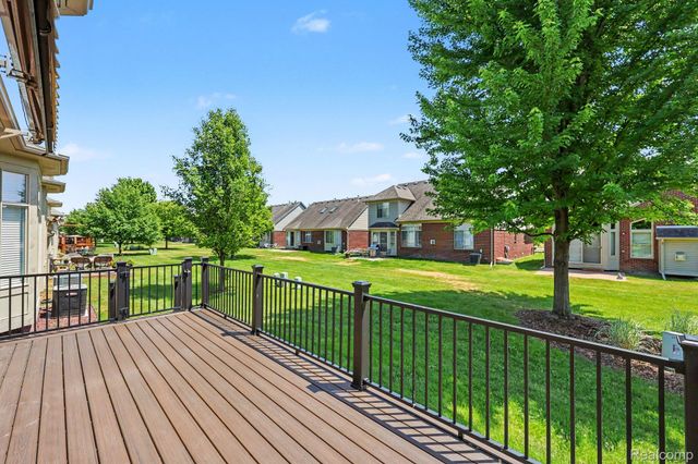6670 Lexington Avenue S, Shelby Charter Township, MI 48317