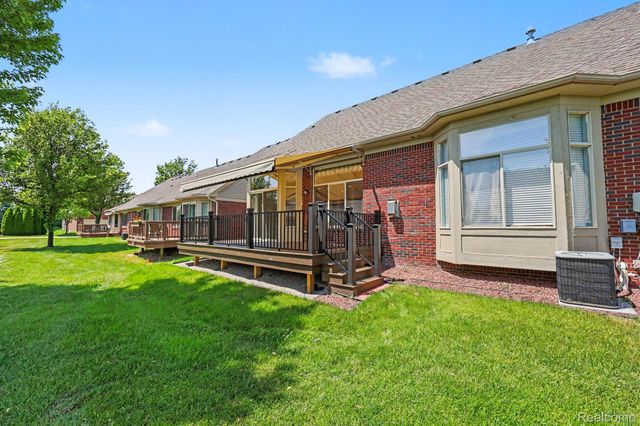 6670 Lexington Avenue S, Shelby Charter Township, MI 48317