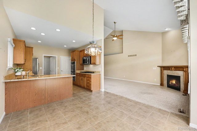 6670 Lexington Avenue S, Shelby Charter Township, MI 48317