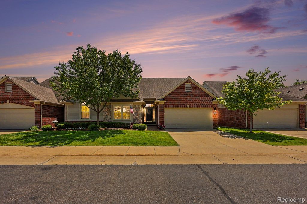 6670 Lexington Avenue S, Shelby Charter Township, MI 48317