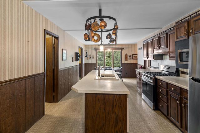 N1409 Hillside BOULEVARD, Genoa City, WI 53128