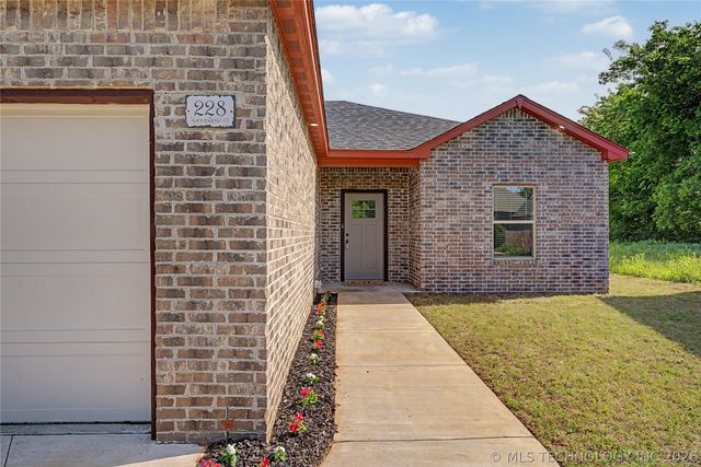 228 E Woodrow Street, Tulsa, OK 74106