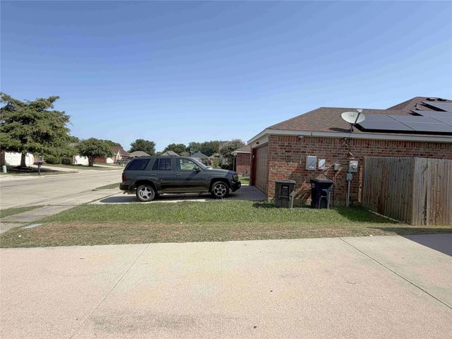 9325 Rhoni Court, Fort Worth, TX 76140