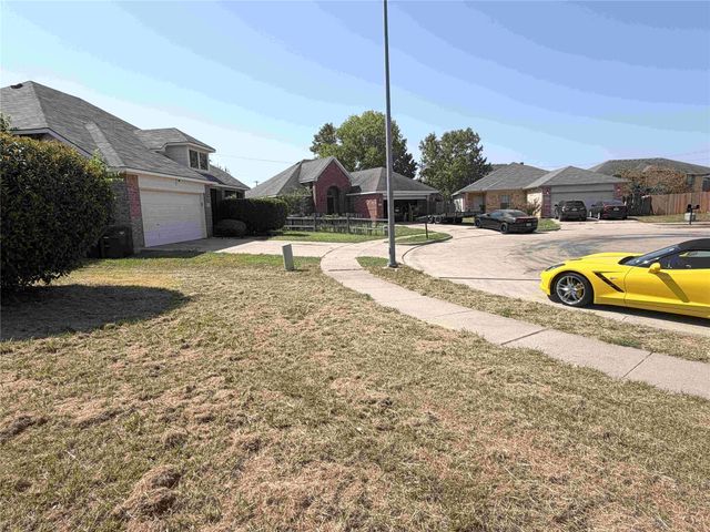 9325 Rhoni Court, Fort Worth, TX 76140