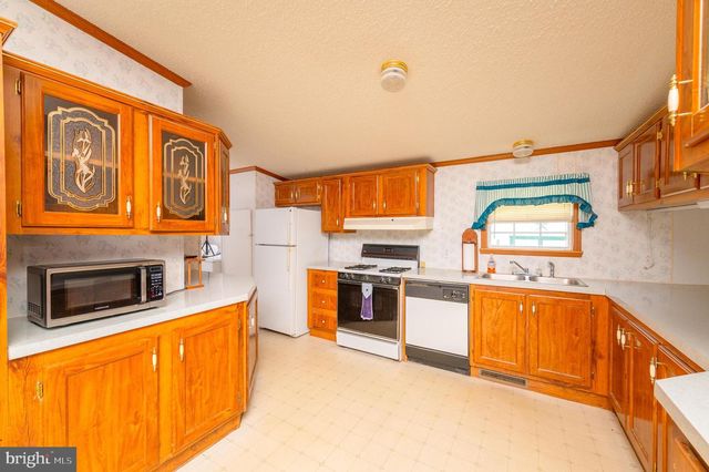 82 TAYLOR DR, Ronks, PA 17572