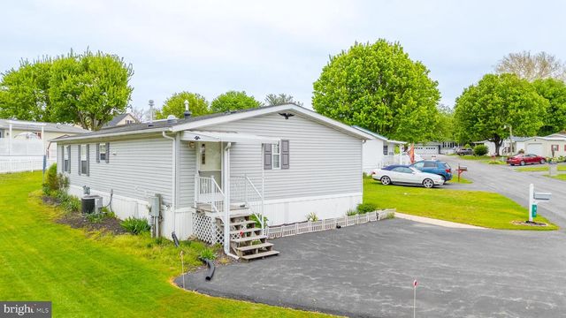 82 TAYLOR DR, Ronks, PA 17572