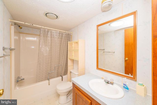 82 TAYLOR DR, Ronks, PA 17572