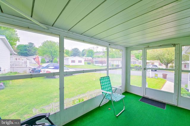 82 TAYLOR DR, Ronks, PA 17572