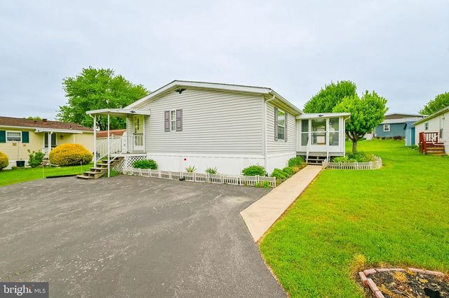 82 TAYLOR DR, Ronks, PA 17572