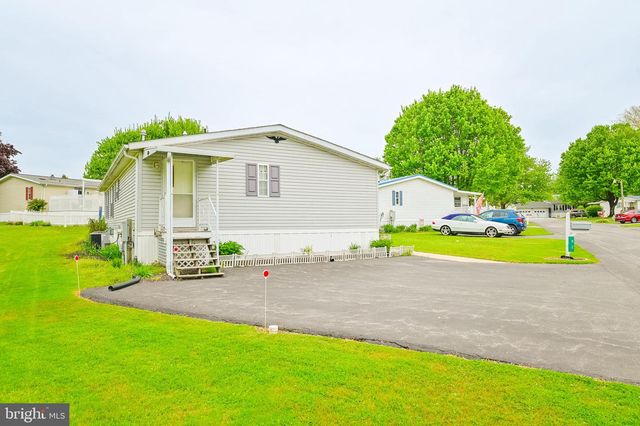 82 TAYLOR DR, Ronks, PA 17572