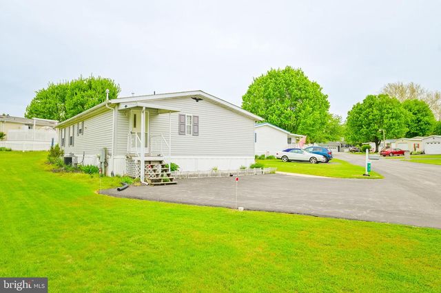82 TAYLOR DR, Ronks, PA 17572