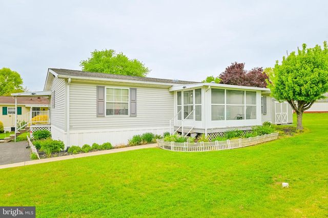 82 TAYLOR DR, Ronks, PA 17572