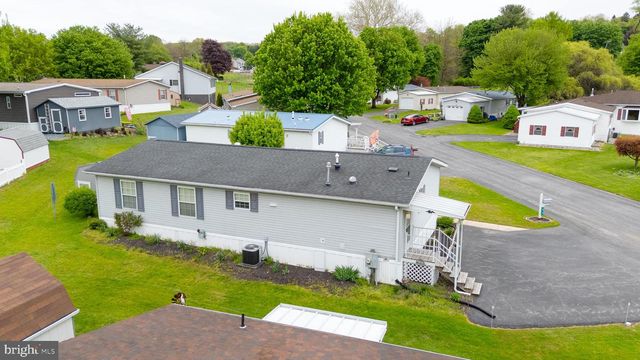 82 TAYLOR DR, Ronks, PA 17572
