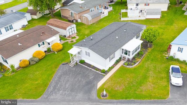 82 TAYLOR DR, Ronks, PA 17572