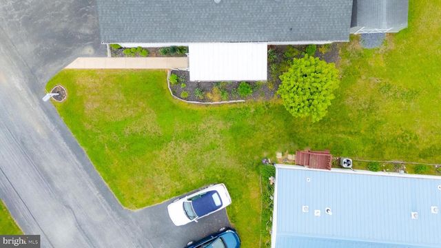 82 TAYLOR DR, Ronks, PA 17572