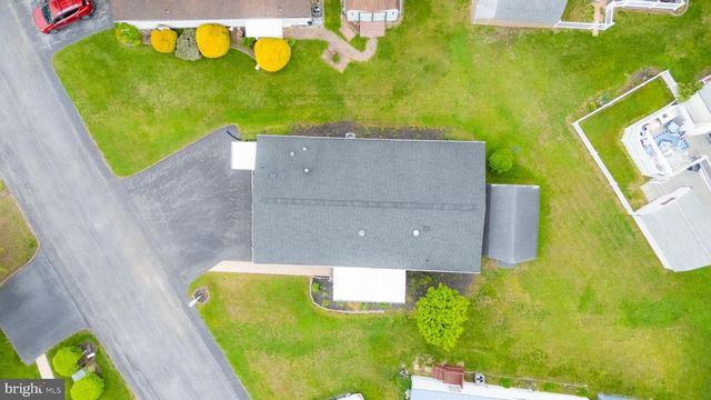 82 TAYLOR DR, Ronks, PA 17572