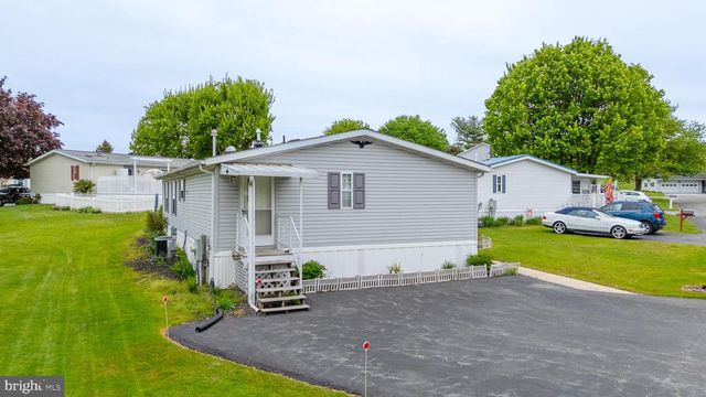 82 TAYLOR DR, Ronks, PA 17572