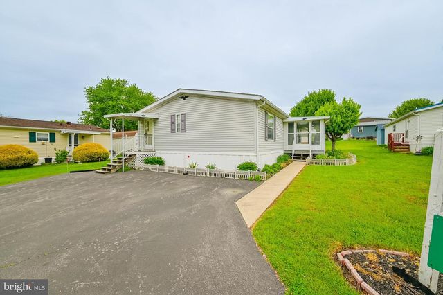 82 TAYLOR DR, Ronks, PA 17572