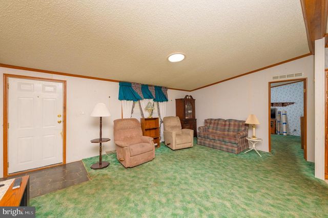 82 TAYLOR DR, Ronks, PA 17572