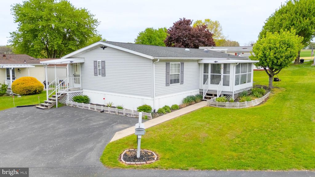 82 TAYLOR DR, Ronks, PA 17572