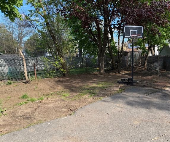 37-39 Wilmont St, Springfield, MA 01108
