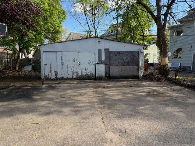 37-39 Wilmont St, Springfield, MA 01108