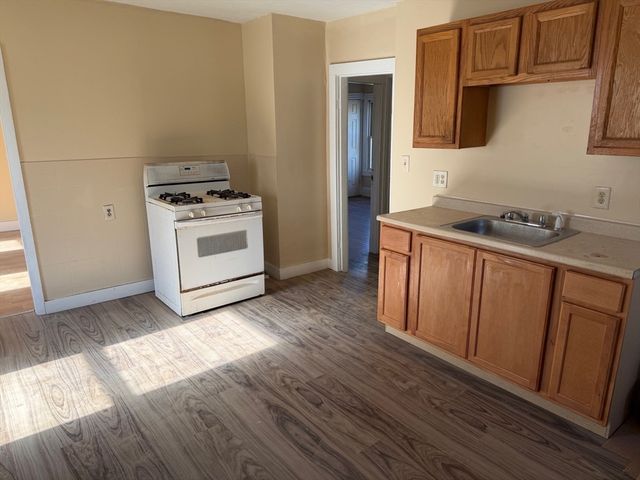 37-39 Wilmont St, Springfield, MA 01108