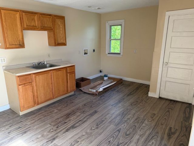 37-39 Wilmont St, Springfield, MA 01108