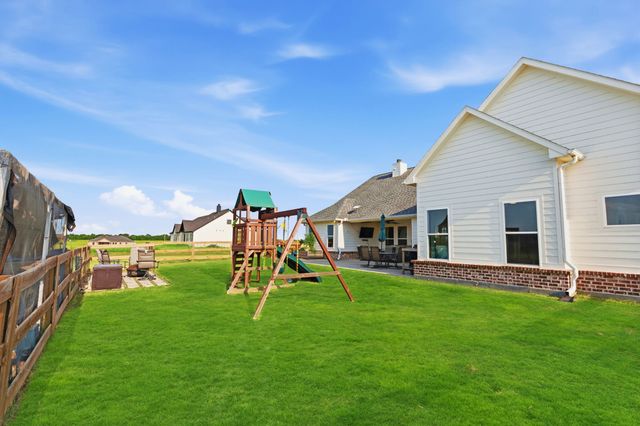 5692 County Road 1093, Celeste, TX 75423