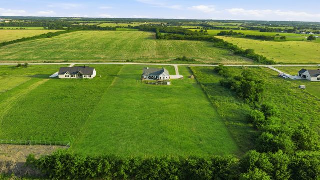 5692 County Road 1093, Celeste, TX 75423