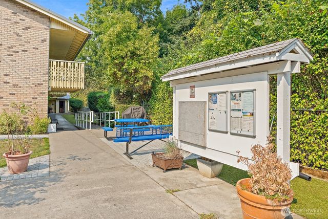 739 3rd Avenue S, Kent, WA 98032