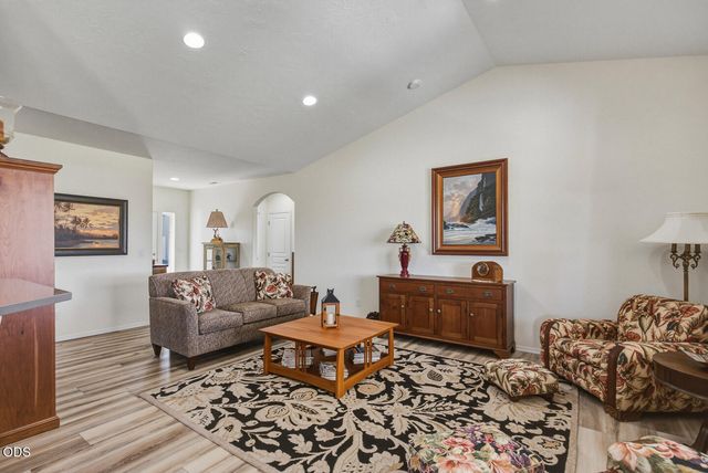 2791 NW Lexie Lane, Redmond, OR 97756