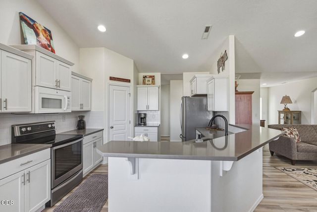 2791 NW Lexie Lane, Redmond, OR 97756