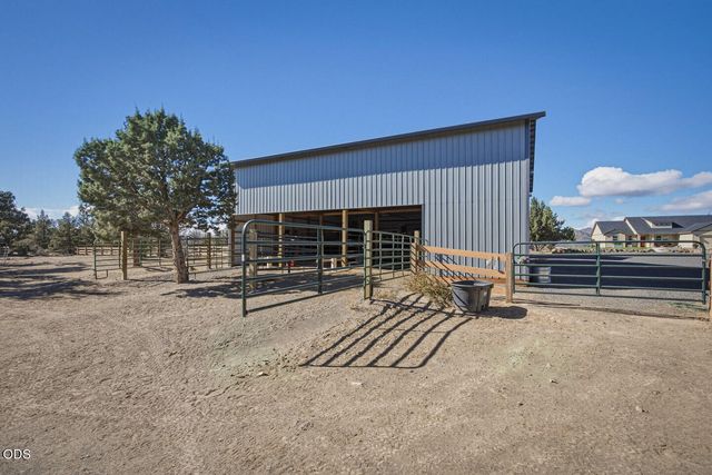 2791 NW Lexie Lane, Redmond, OR 97756