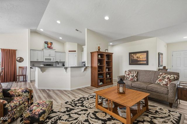 2791 NW Lexie Lane, Redmond, OR 97756