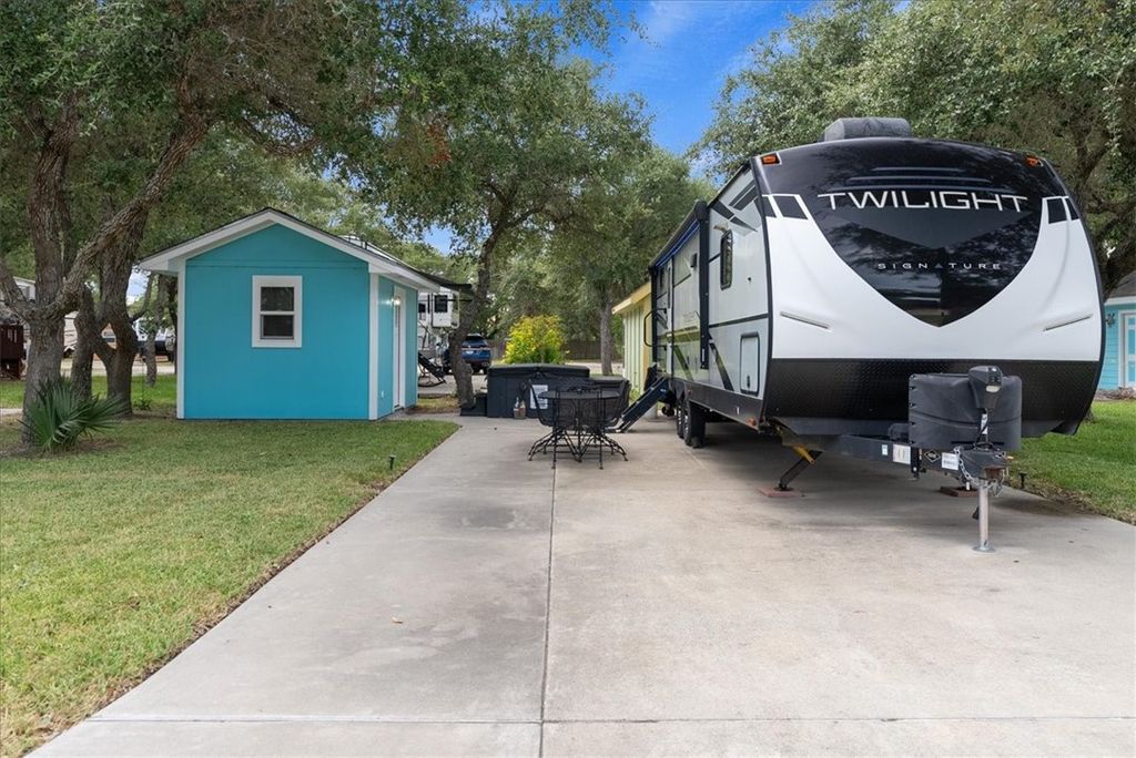 1402 W Corpus Christi St 33, Rockport, TX 78382 — exterior