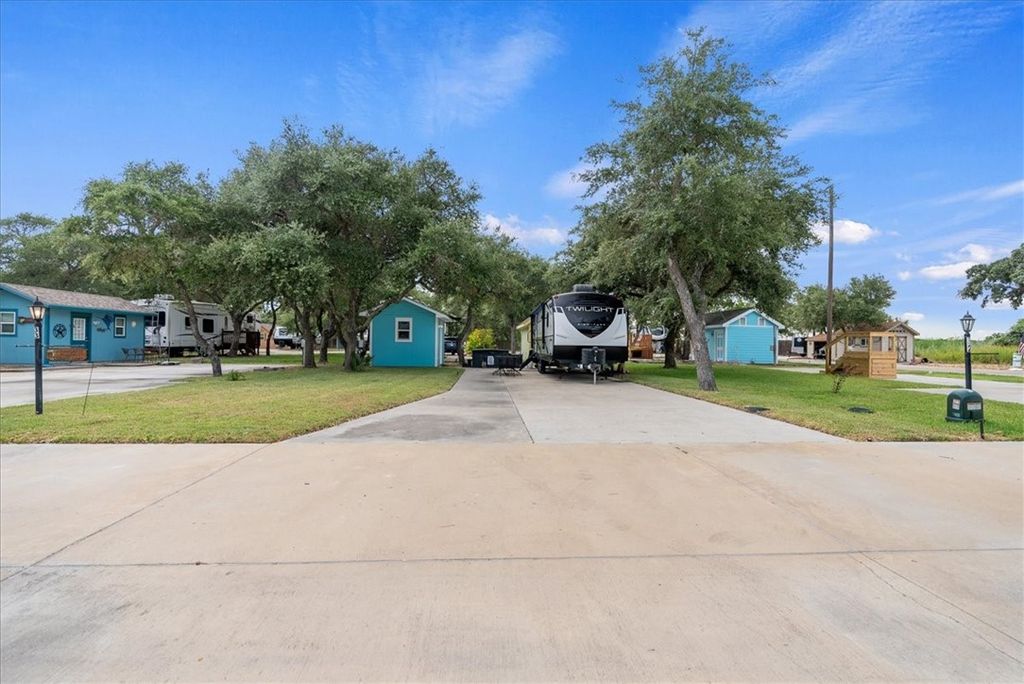 1402 W Corpus Christi St 33, Rockport, TX 78382 — photo 2