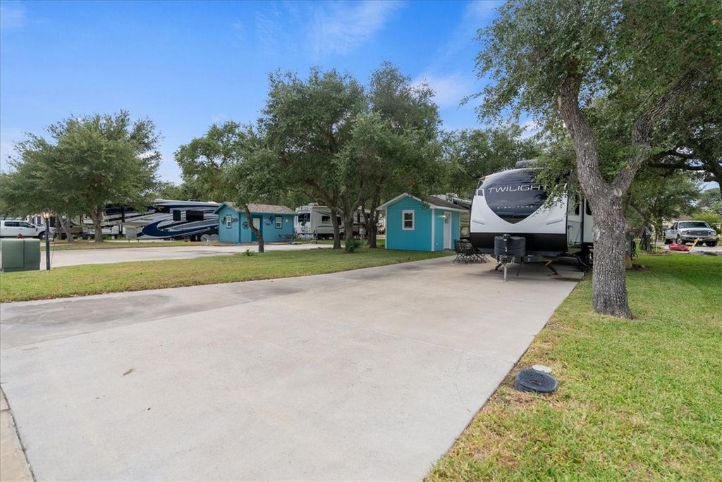1402 W Corpus Christi St 33, Rockport, TX 78382 — photo 4