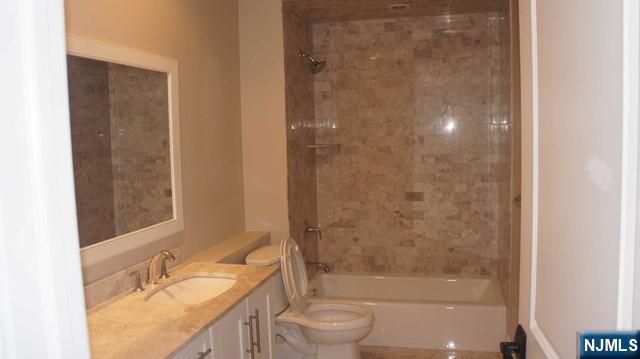 14 Marquis Court 14, Edgewater, NJ 07020