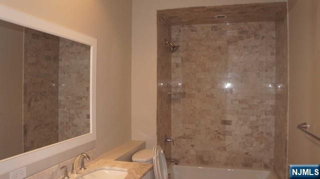 14 Marquis Court 14, Edgewater, NJ 07020