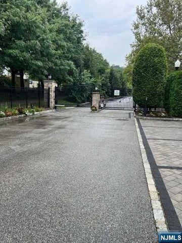 14 Marquis Court 14, Edgewater, NJ 07020