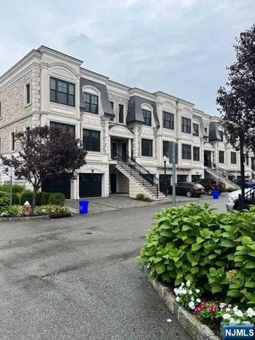 14 Marquis Court 14, Edgewater, NJ 07020