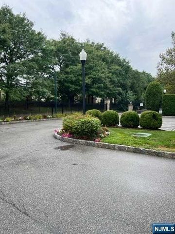14 Marquis Court 14, Edgewater, NJ 07020