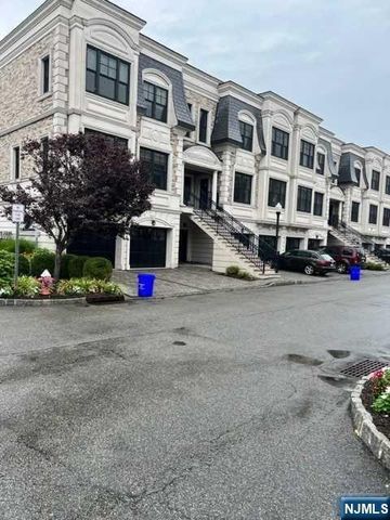 14 Marquis Court 14, Edgewater, NJ 07020