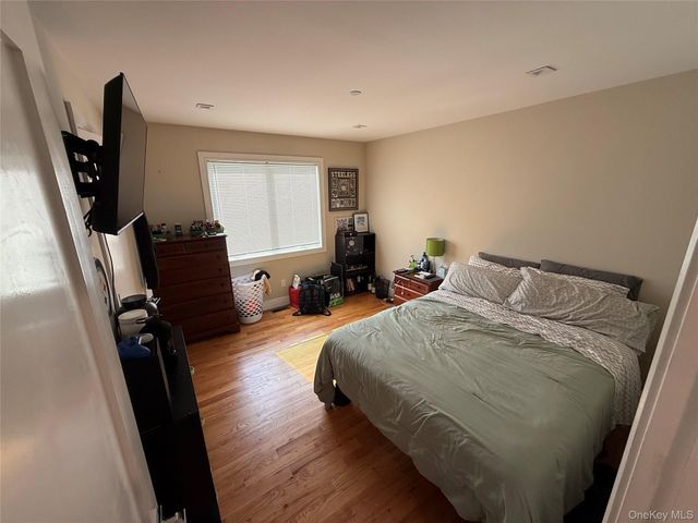 648 E Broadway, Long Beach, NY 11561
