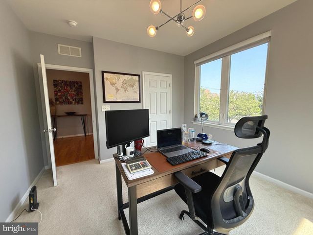 102 S PICKETT ST #101, Alexandria, VA 22304