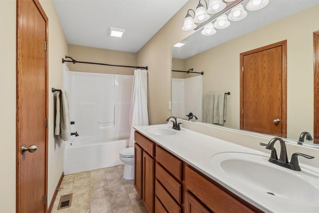 1007 N O Street, Indianola, IA 50125