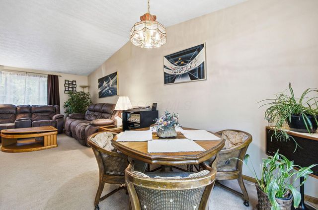 2242 Topaz Drive, Grove City, OH 43123